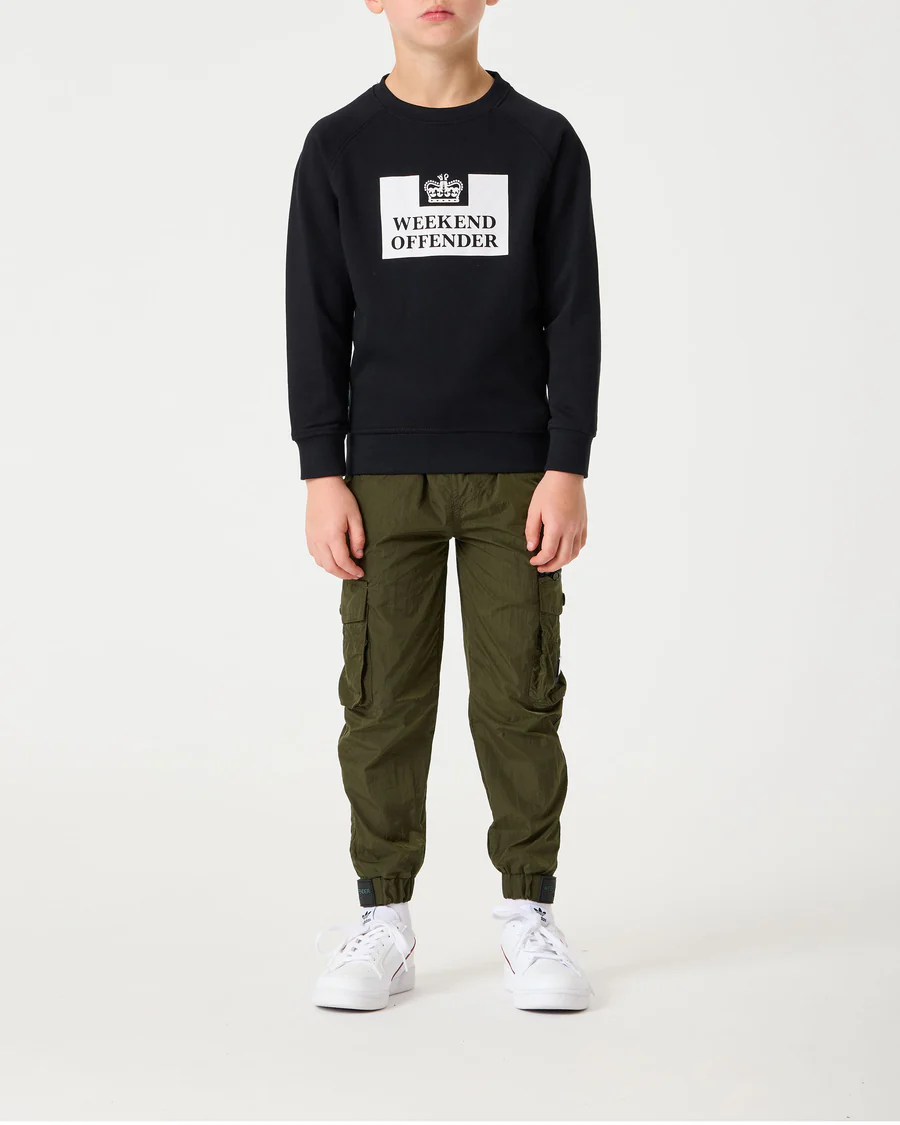 KIDS-SWAW22-02-PENITENTIARY-BLACK-MODEL-1754 Дитячий світшот Weekend Offender Kids Penitentiary Sweatshirt Black