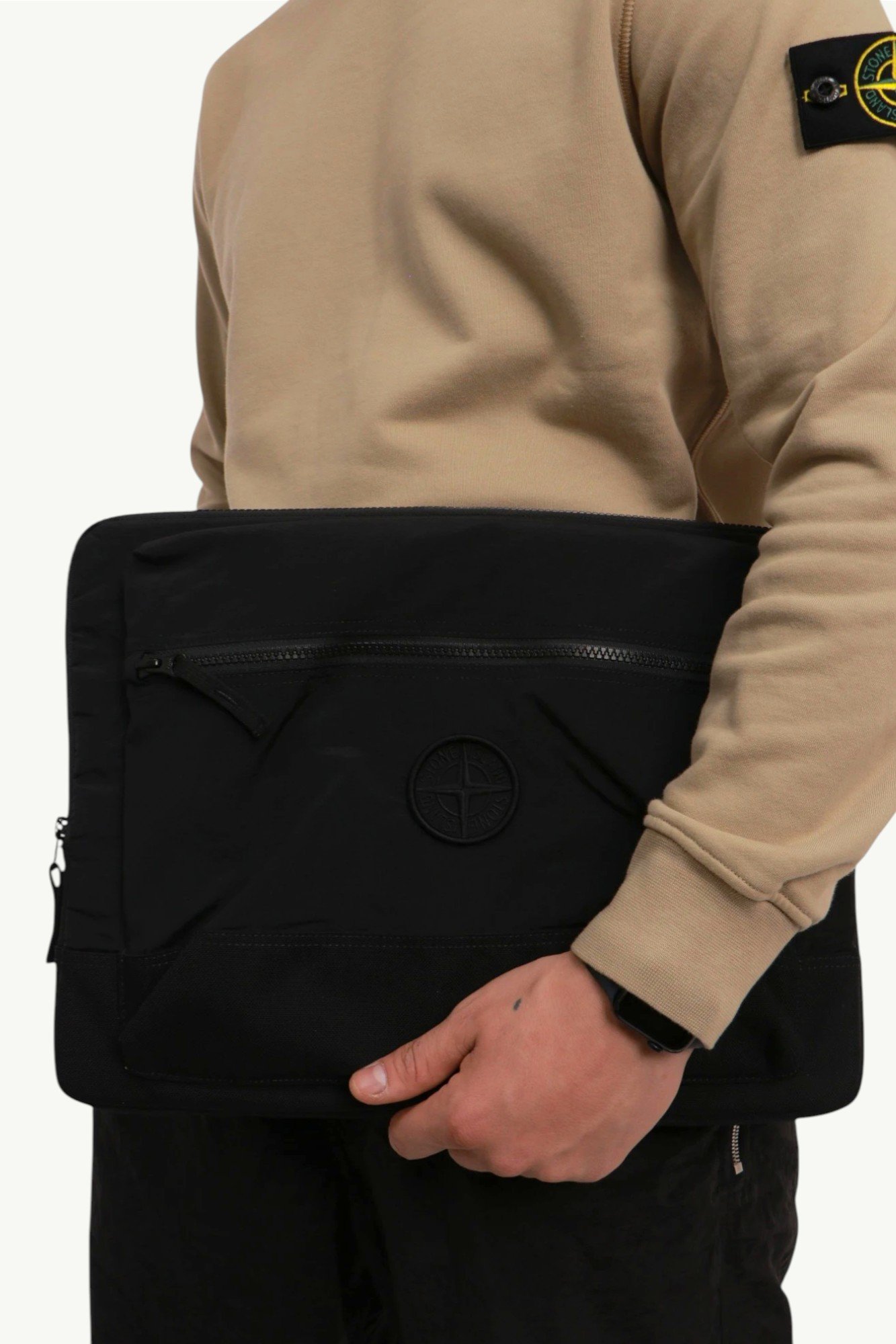 stone-island-econyl-nylon-metal-zip-pouch-bag-black-k1s159200008s0076v0029-4 Stone Island Econyl® Nylon Metal Zip Pouch Black K1S159200008S0076-V0029