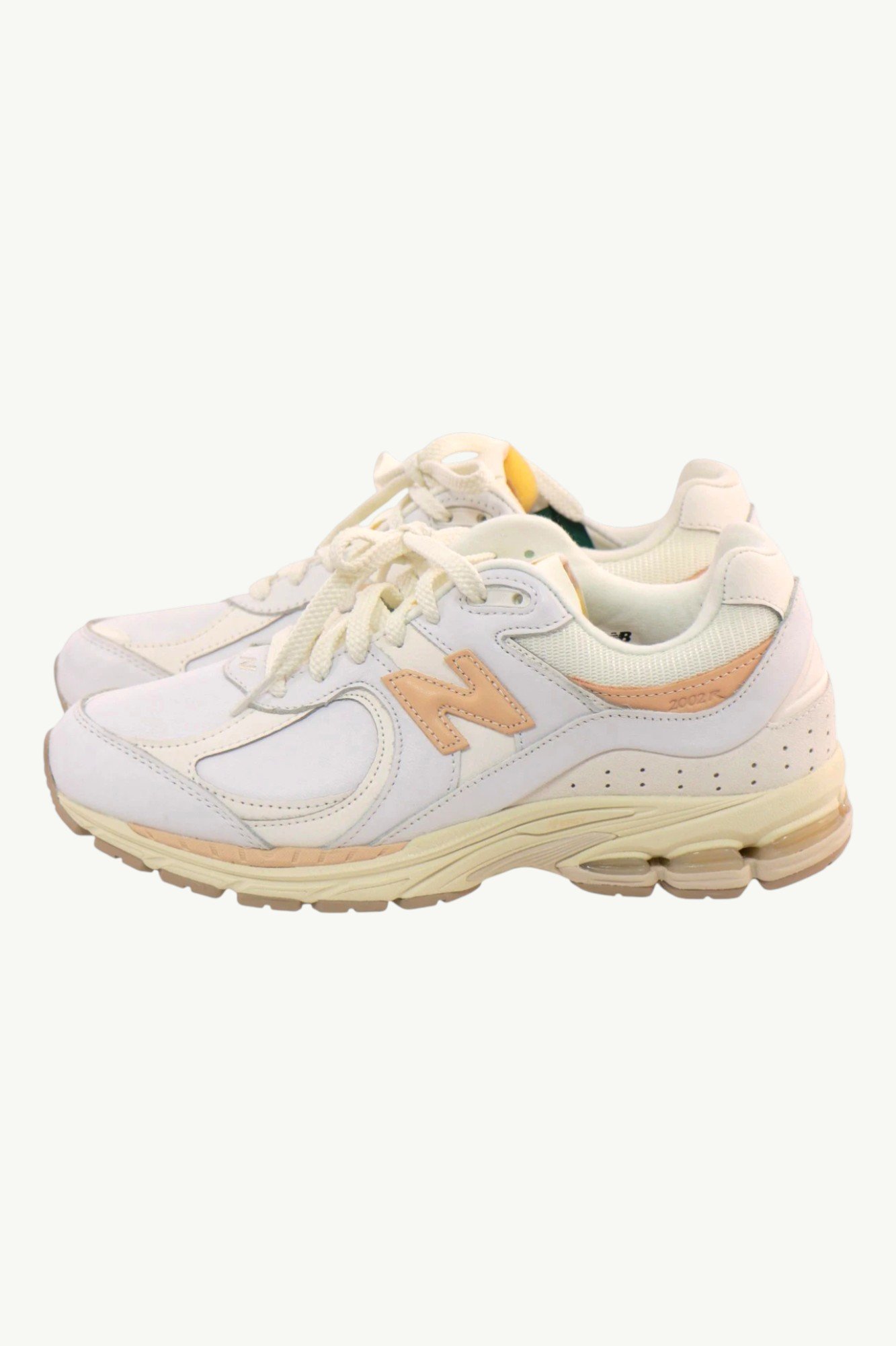 new-balance-2002r-classics-white-beige-m2002rvf-0 New Balance 2002R Classics White/Beige M2002RVF