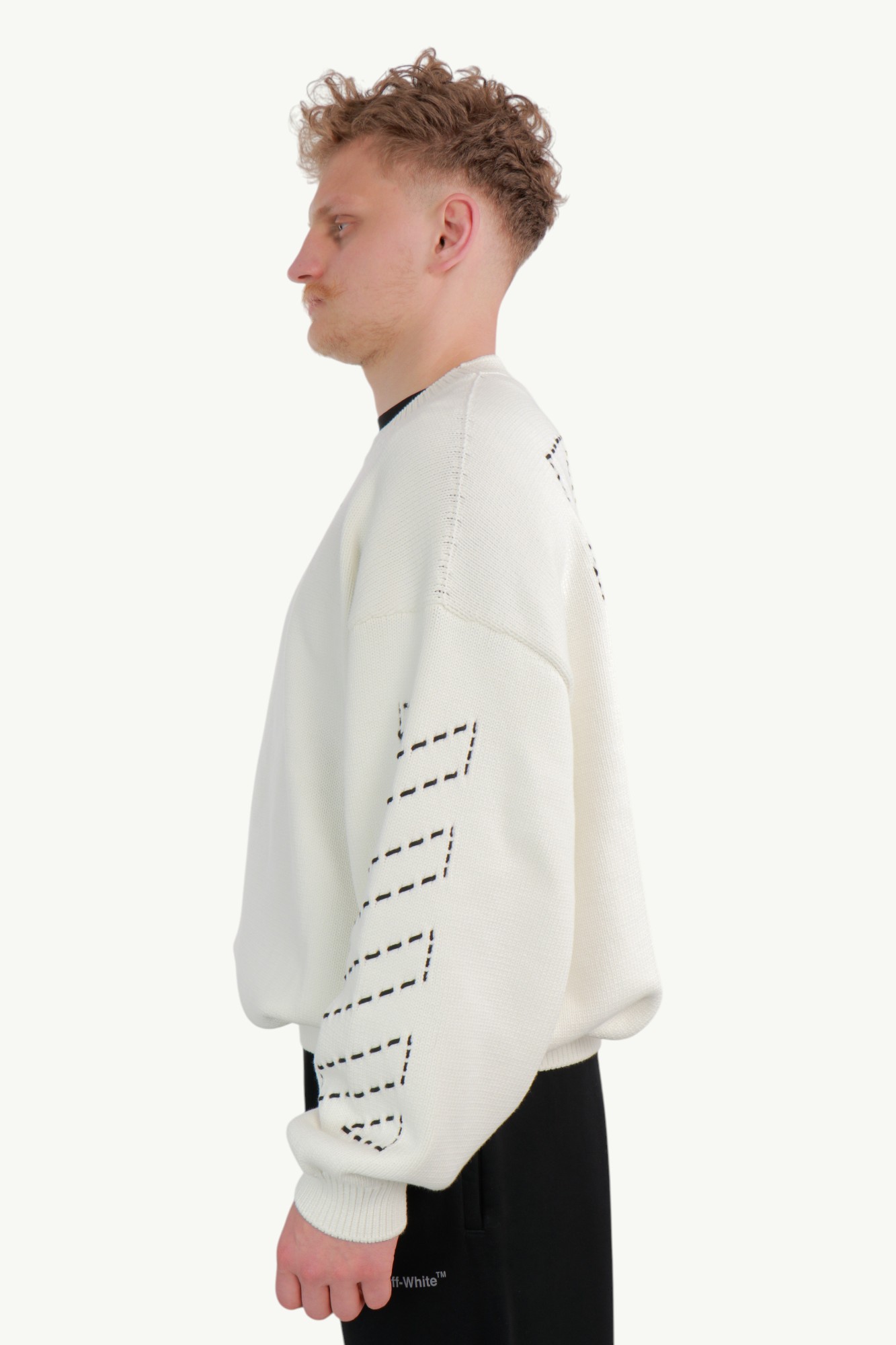 off-white-stitch-arr-diags-knit-crew-white-omhe191c99kni0016110-3 Off-White Stitch Arr Diags Knit Crew White OMHE191C99KNI0016110
