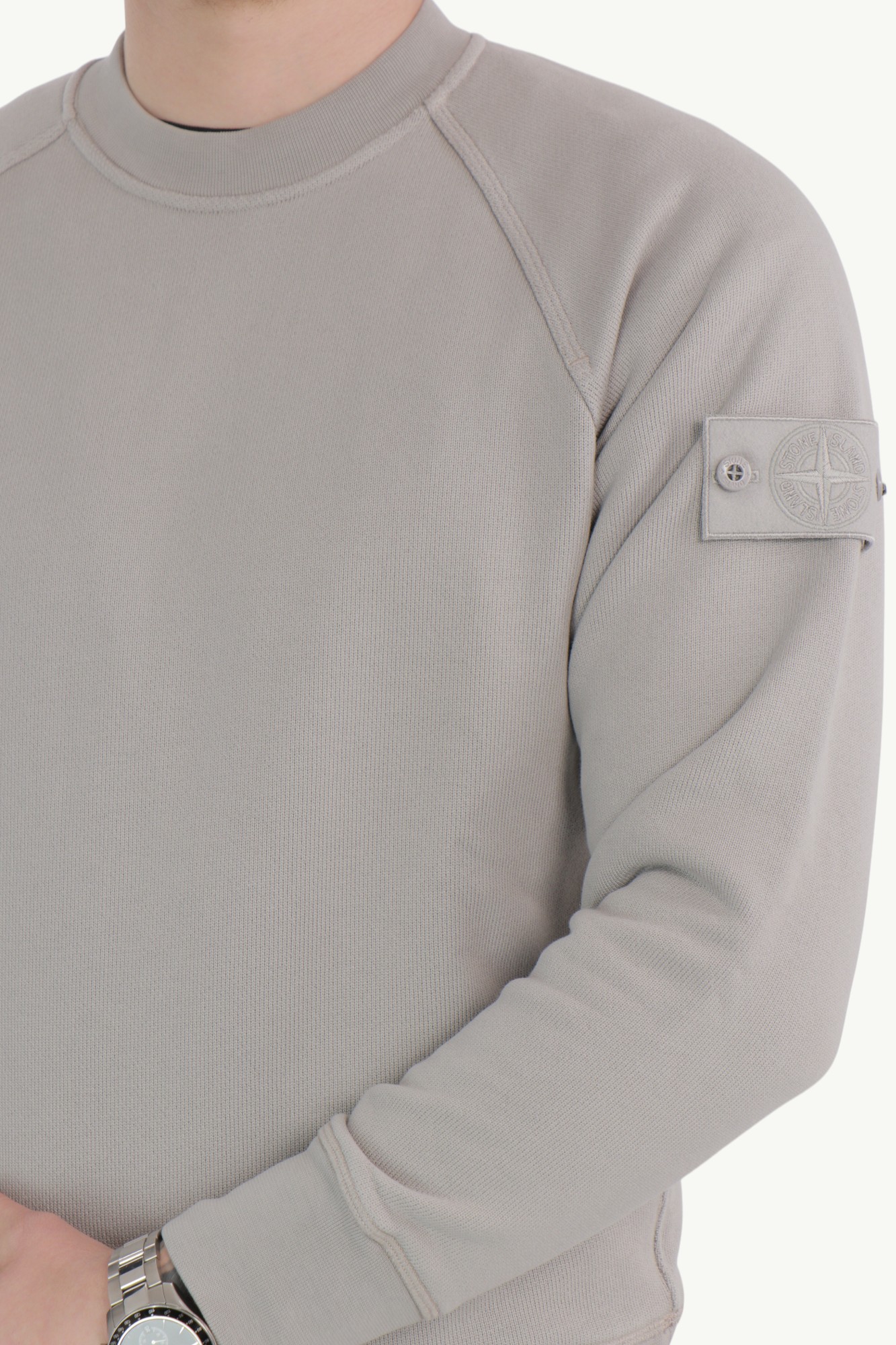 stone-island-heavy-organic-cotton-fleece_s-i-ghost-dust-grey-l1s156100028s0f42v0064-5 Stone Island Heavy Organic Cotton Fleece_S.I. Ghost Dust Grey - L1S156100028-S0F42-V0064