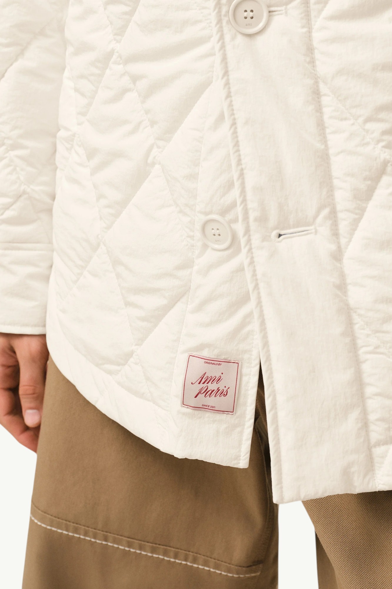 ami-paris-blanche-boutonnee-rembourree-en-nylon-jacket-cream-ujk885pa0117136-5 AMI Paris Blanche Boutonnée Rembourrée en Nylon Jacket Cream - UJK885-PA0117-136