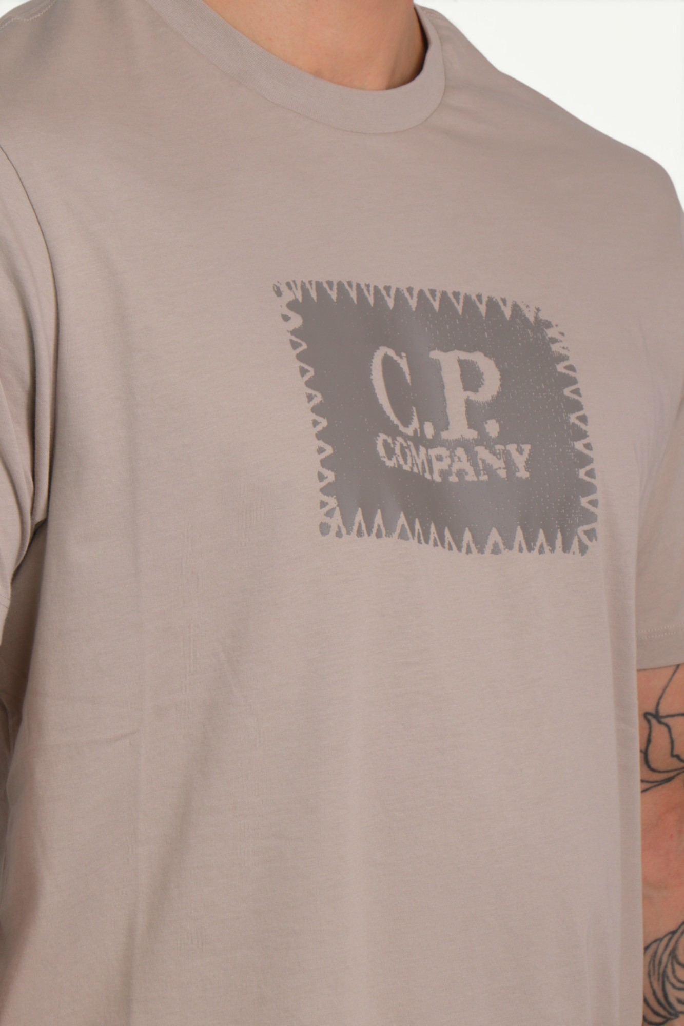 cp-company-30-1-jersey-short-sleeve-logo-label-t-shirt-dove-grey-20cmts723a005100w904-4 C.P. Company 30/1 Jersey Short Sleeve Logo Label T-Shirt Dove Grey 20CMTS723A-005100W-904