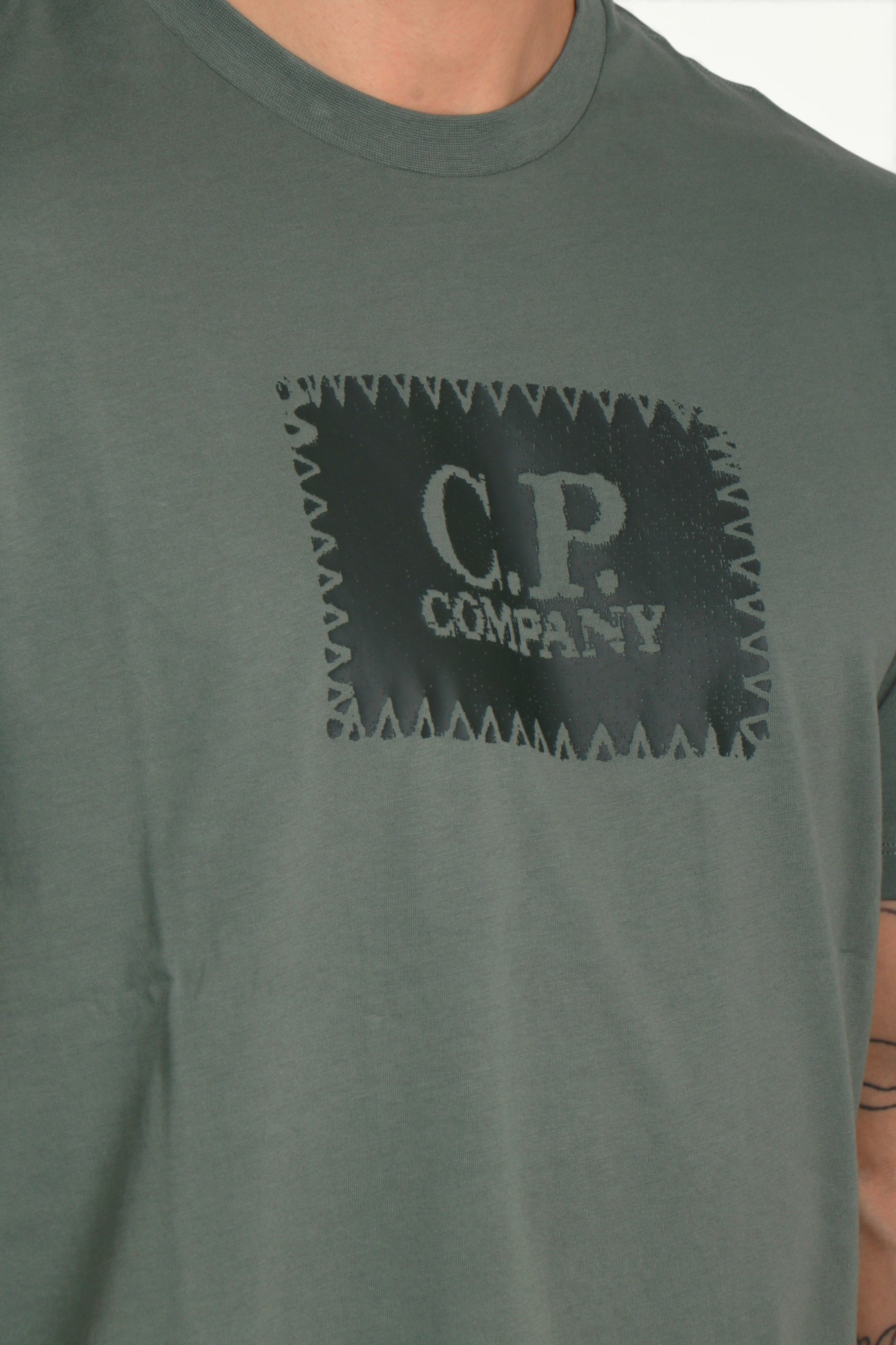 cp-company-30-1-jersey-short-sleeve-logo-label-t-shirt-laurel-wreath-green-20cmts723a005100w668-4 C.P. Company 30/1 Jersey Short Sleeve Logo Label T-Shirt Laurel Wreath – Green 20CMTS723A-005100W-668